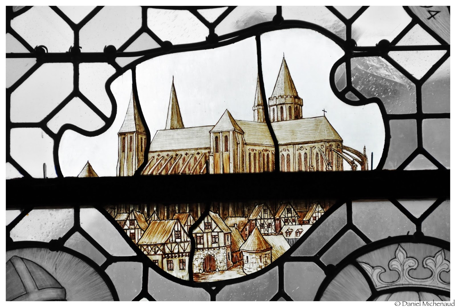 Un regard sur Tours Les vitraux de l'église Saint Grégoire des Minimes.