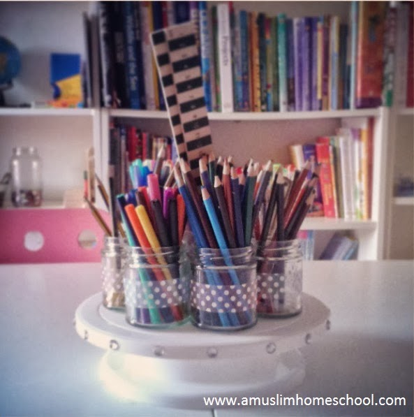 a muslim homeschool Rotating stationary holder. perfect for