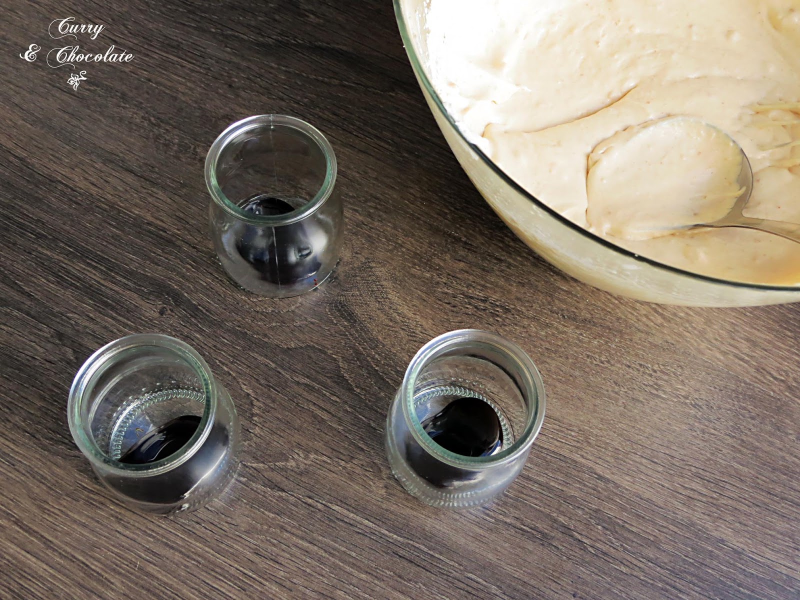 Glasses with liquid caramel Glasses with liquid caramel