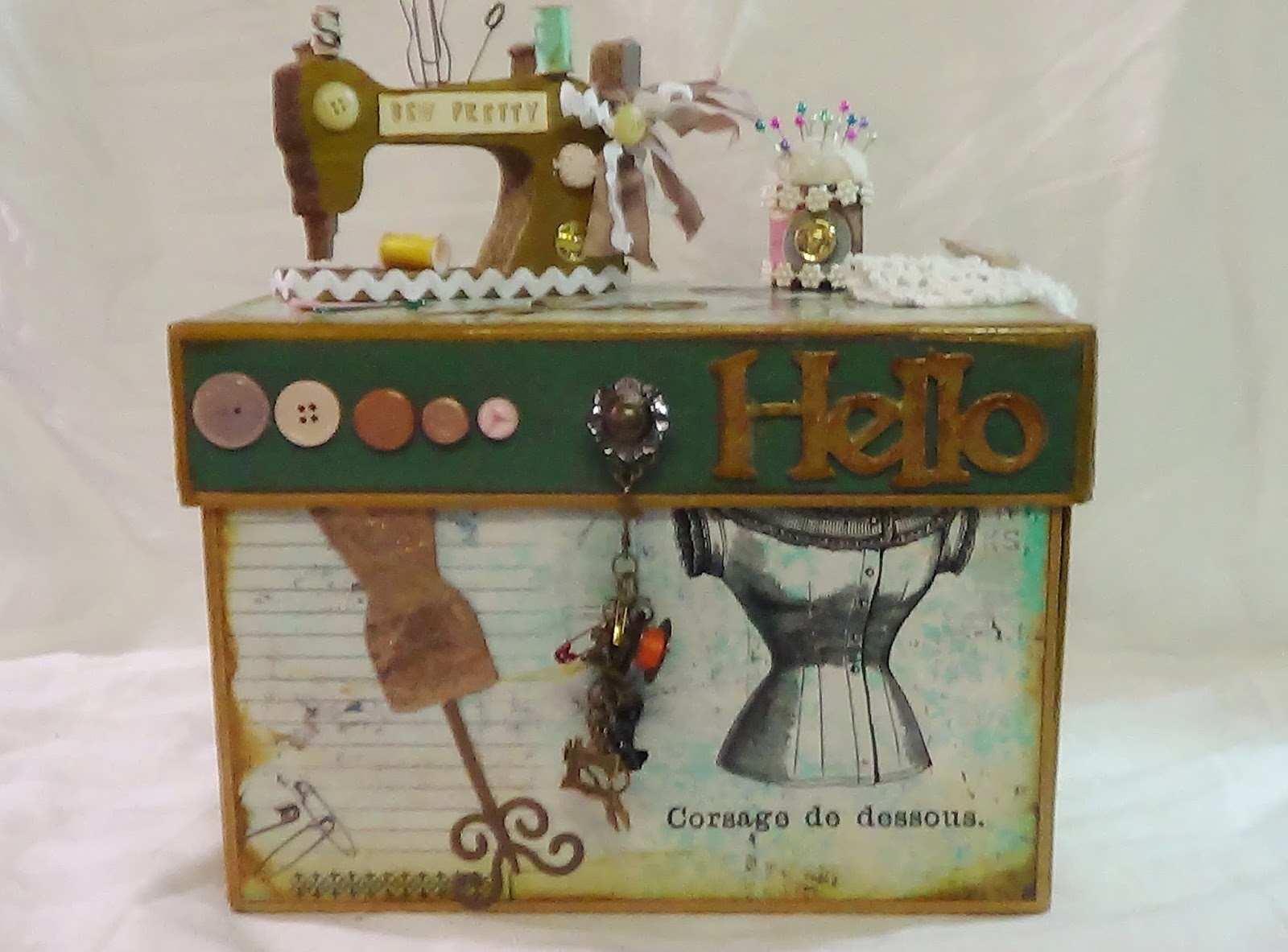 Heart of a Gipssy Sew Pretty Vintage Sewing Box