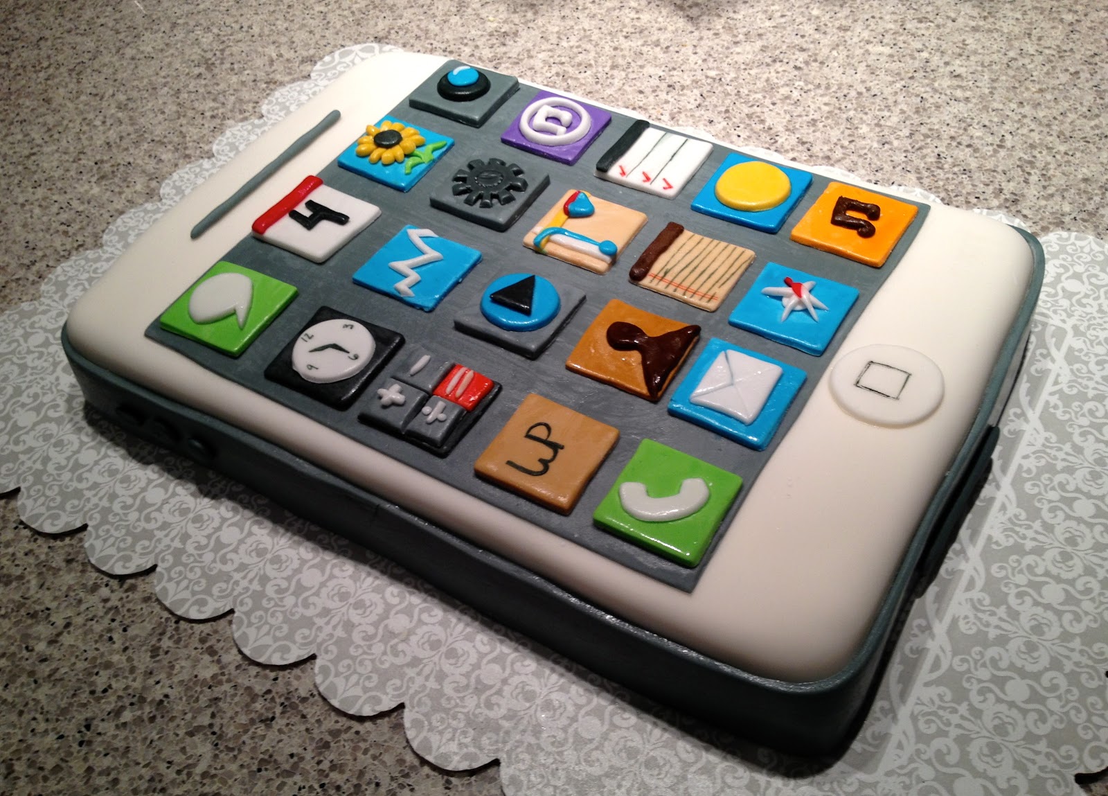 Cupcakes Are The New Black OMG! That's an iPhone cake? LOL!