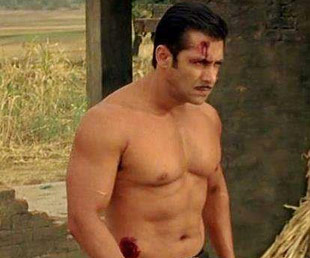 Salman Khan injured in Minor Blast on Dabangg-2 Sets !