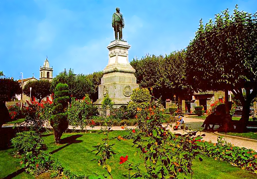 Retratos de Portugal Castelo de Paiva Jardim e Estátua do Conde de