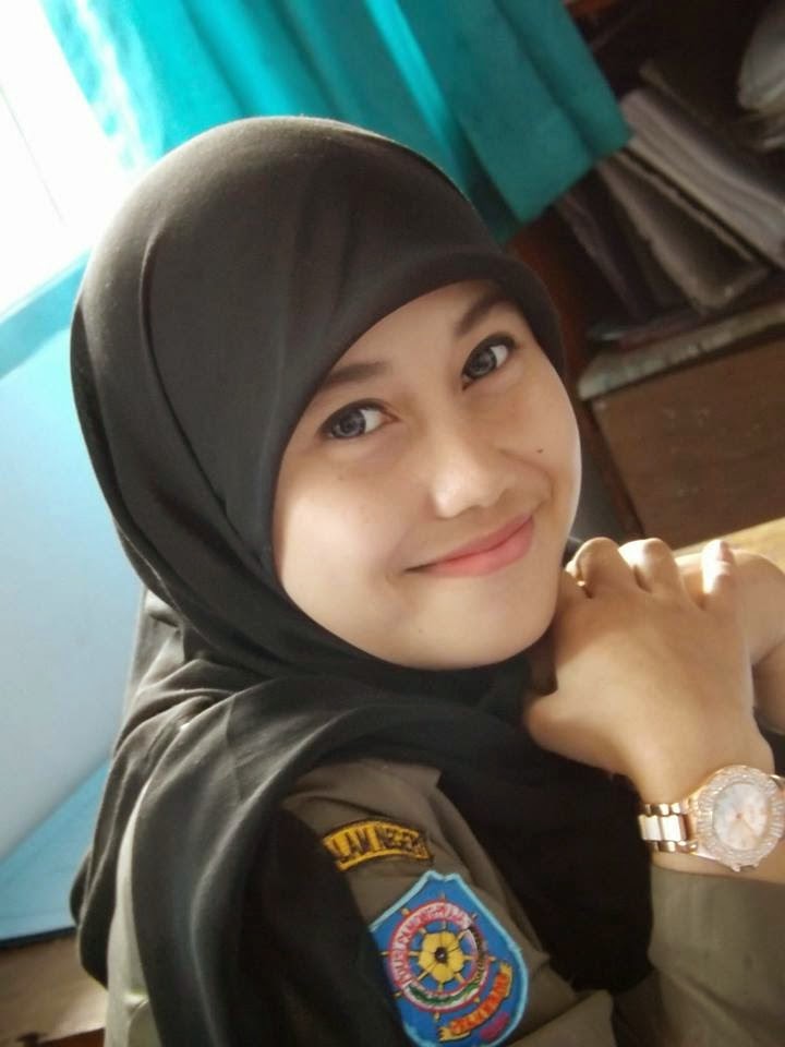 Foto Nurul Habibah si Satpol PP Cantik - liataja.com