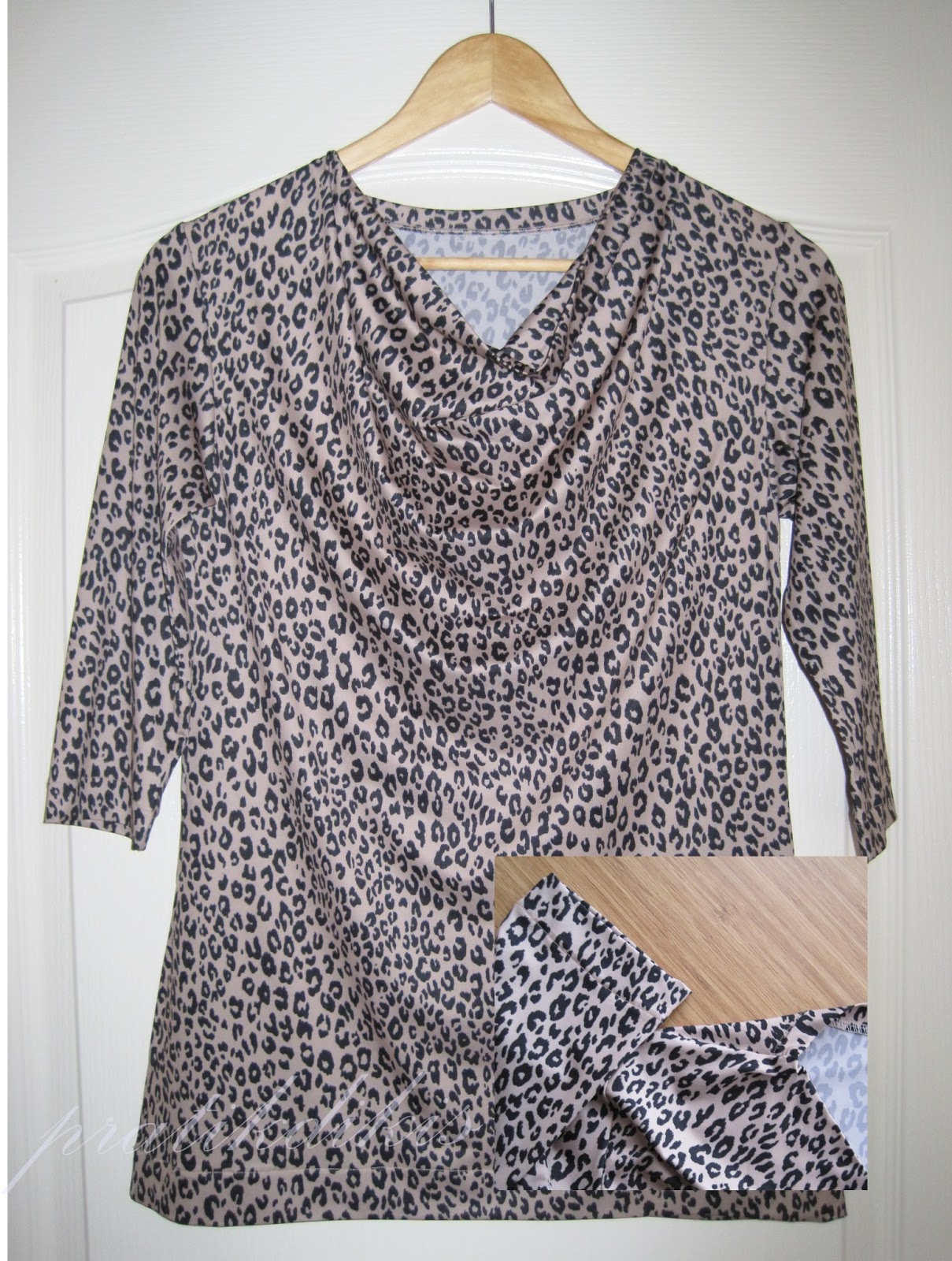 Tarz I Zeyneb Degaje Yaka Leopar Desenli Bluz