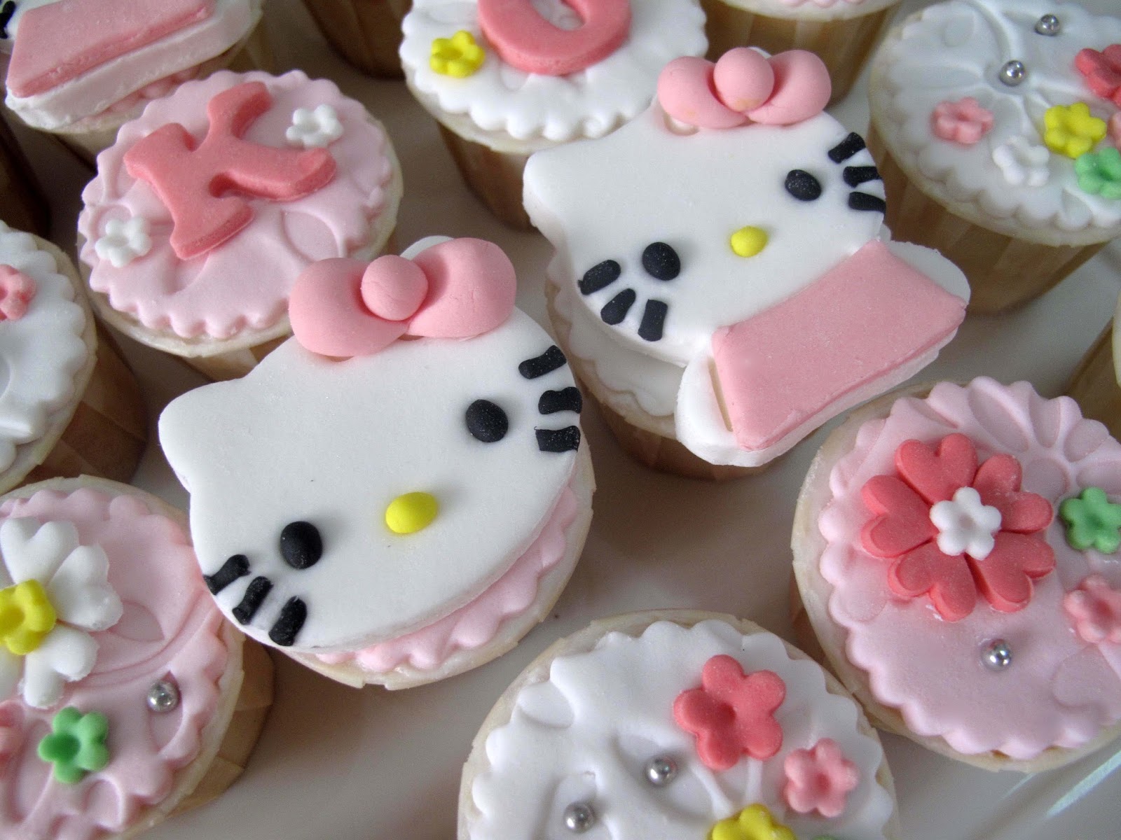 Homemade Hello Kitty Cupcakes