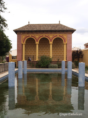 Estanque con pabellón