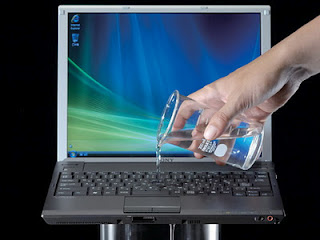 ماذا تفعل لو انسكب ماء أو شاي أو قهوة على اللابتوب  Water+Damage+Restoration+For+Your+Laptops