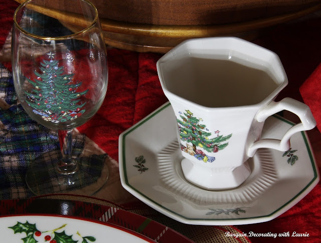 Breakfast Nook Christmas-Bargain Decorating with Laurie