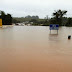 Rio das Cinzas sobe e alaga áreas em Bandeirantes e Santo Antônio