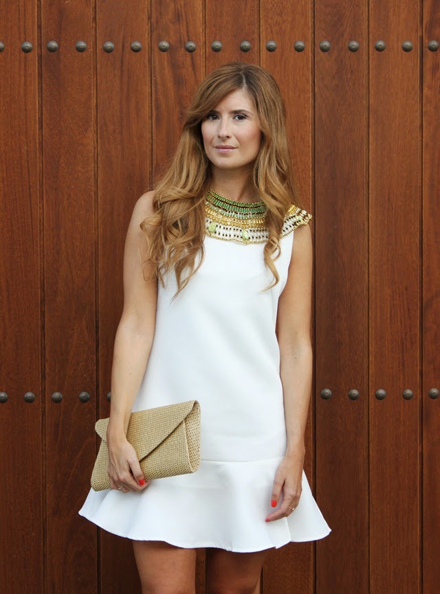 vestido_blanco-collar_inspiración_egipcia_stilettos_pura_lopez
