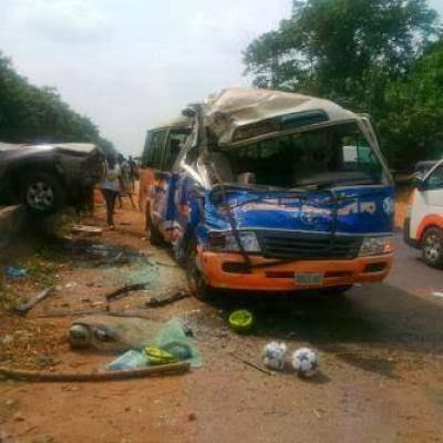 Welcome to Entersportsblogs! : Sunshine Stars FC Of Akure In A Ghastly Road  Accident.