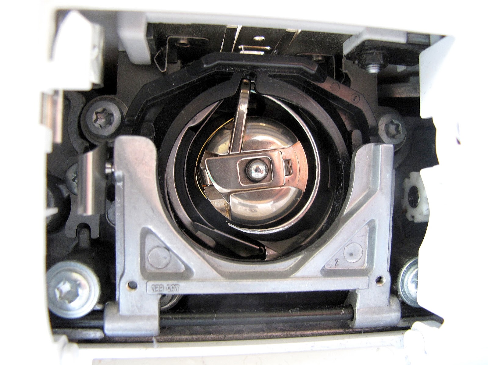 Couture à la maison Sewing at home Nettoyage de ma Bernina Activa 240