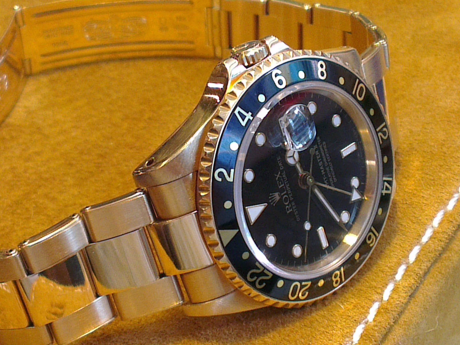 Hong Kong Watch Fever 香港勞友 Rolex GMT Master Solid 18KT Gold with Rivet Rolex Oyster Strap