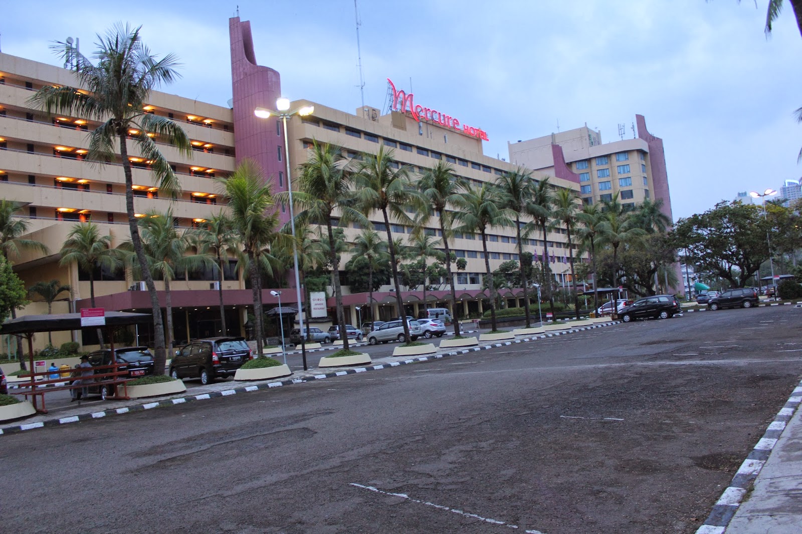 Stay, Stray, Play and Feast: Mercure Hotel Ancol Jakarta Indonesia Series 1