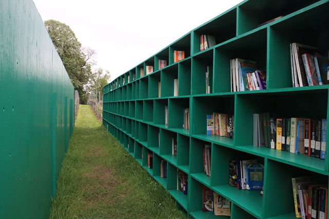 Italiano cria biblioteca ao ar livre