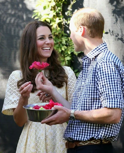 Dress: Roksanda Ilincic, Clutch: Alexander McQueen, Pumps: LK Bennet, Earings: Catherine Zoraida, Necklace: Asprey