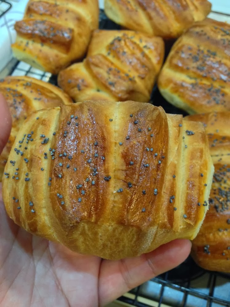 Kumquat, Sugar and Pixels Poppy Seed Dinner Rolls
