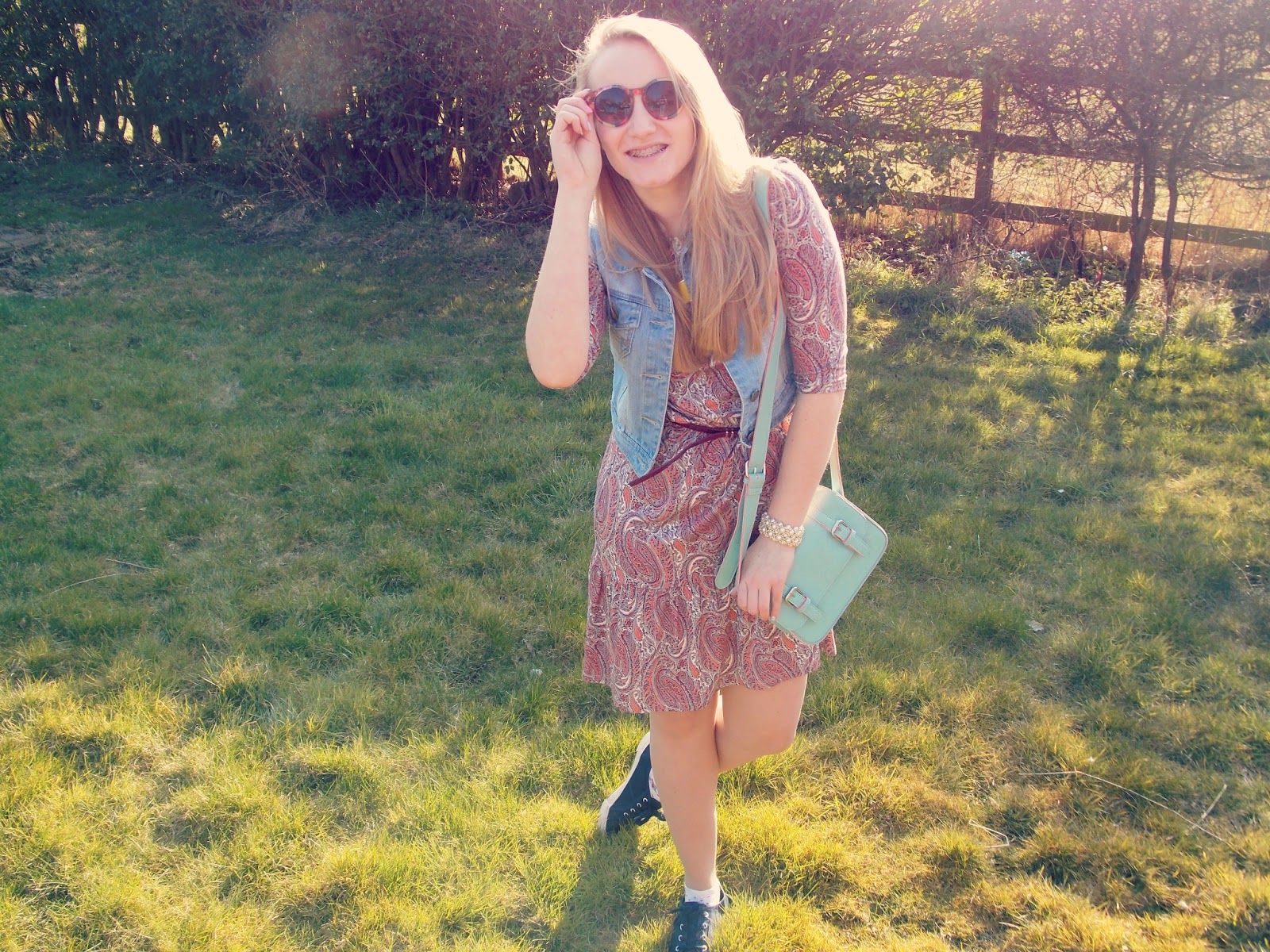 Blondies Style Fix, UK Fashion Blogger Paisley Dress, Satchel, Denim Jacket, Sun Glasses Blondies Style Fix, UK Fashion Blogger Paisley Dress, Satchel, Denim Jacket, Sun Glasses