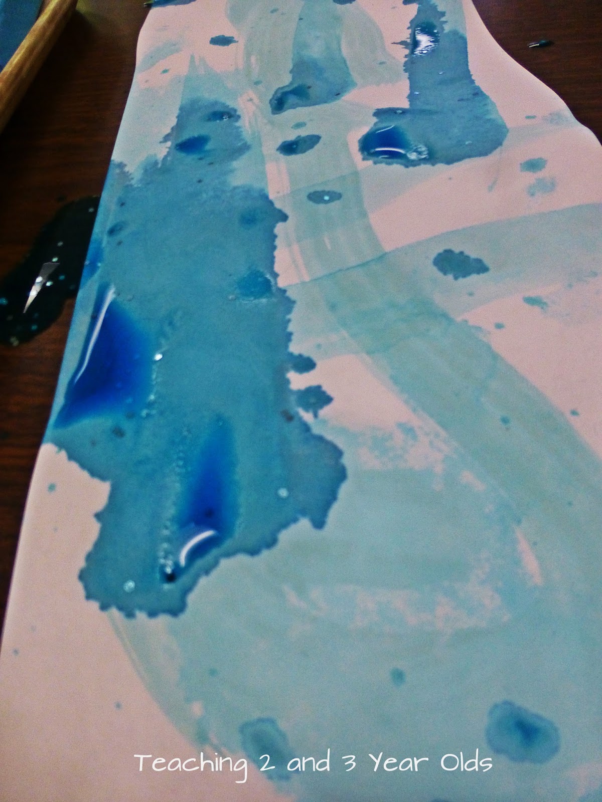 Teaching 2 and 3 Year Olds Exploring with Watercolors