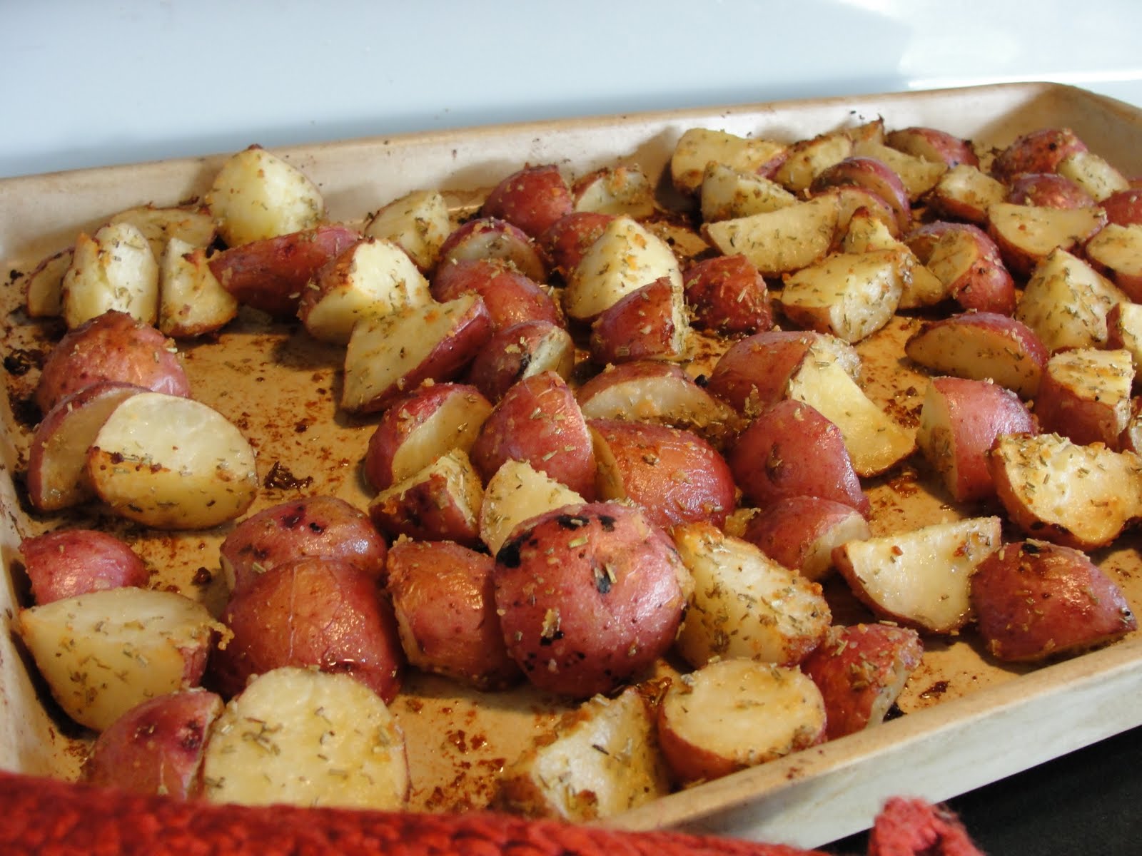 Healthy Family Cookin' Roasted Garlic & Rosemary Potatoes