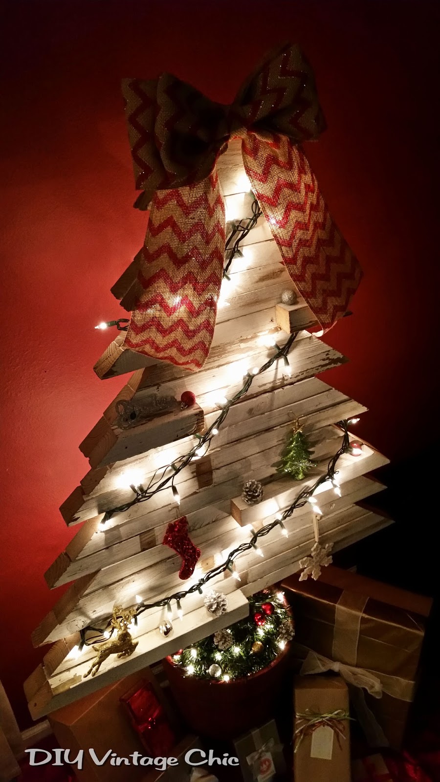 DIY Vintage Chic Reclaimed Wood Christmas Tree