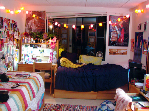 25+ College Dorm Room Essentials - Live Laugh Rowe