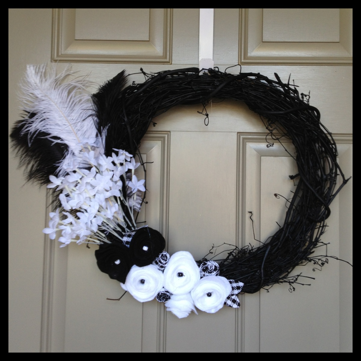 Black and White Wreath | words are flowing out..