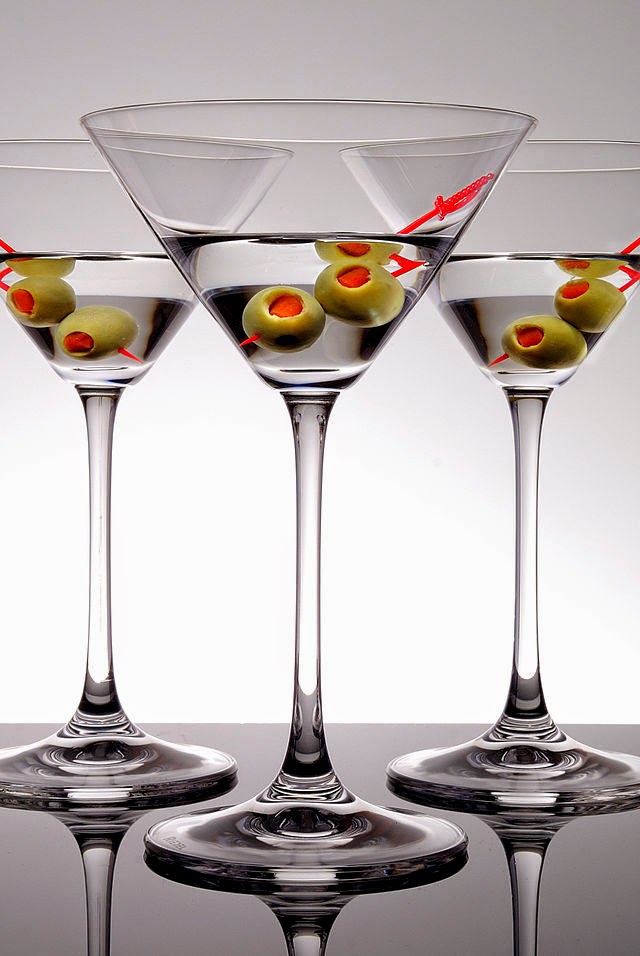 HOMBRES BELLEZA Y SALUD COMO PREPARAR UN DRY MARTINI. Vídeo paso a paso.