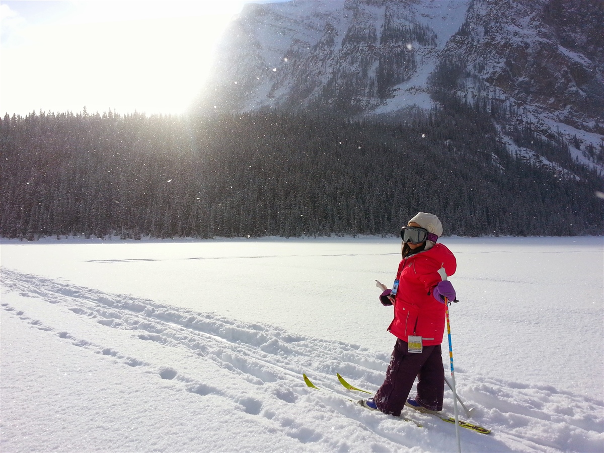 The Best Beginner Cross Country Ski Trails in Lake Louise Play