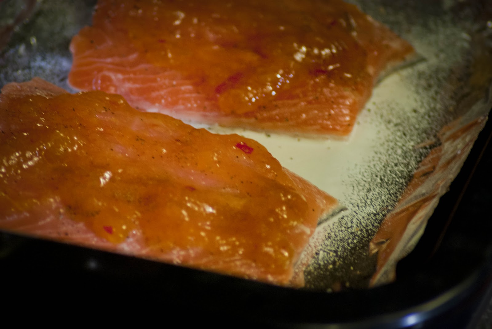 eatpointlove Apricot Glazed Salmon w. Garlic New Potatoes & Salad (11pp)