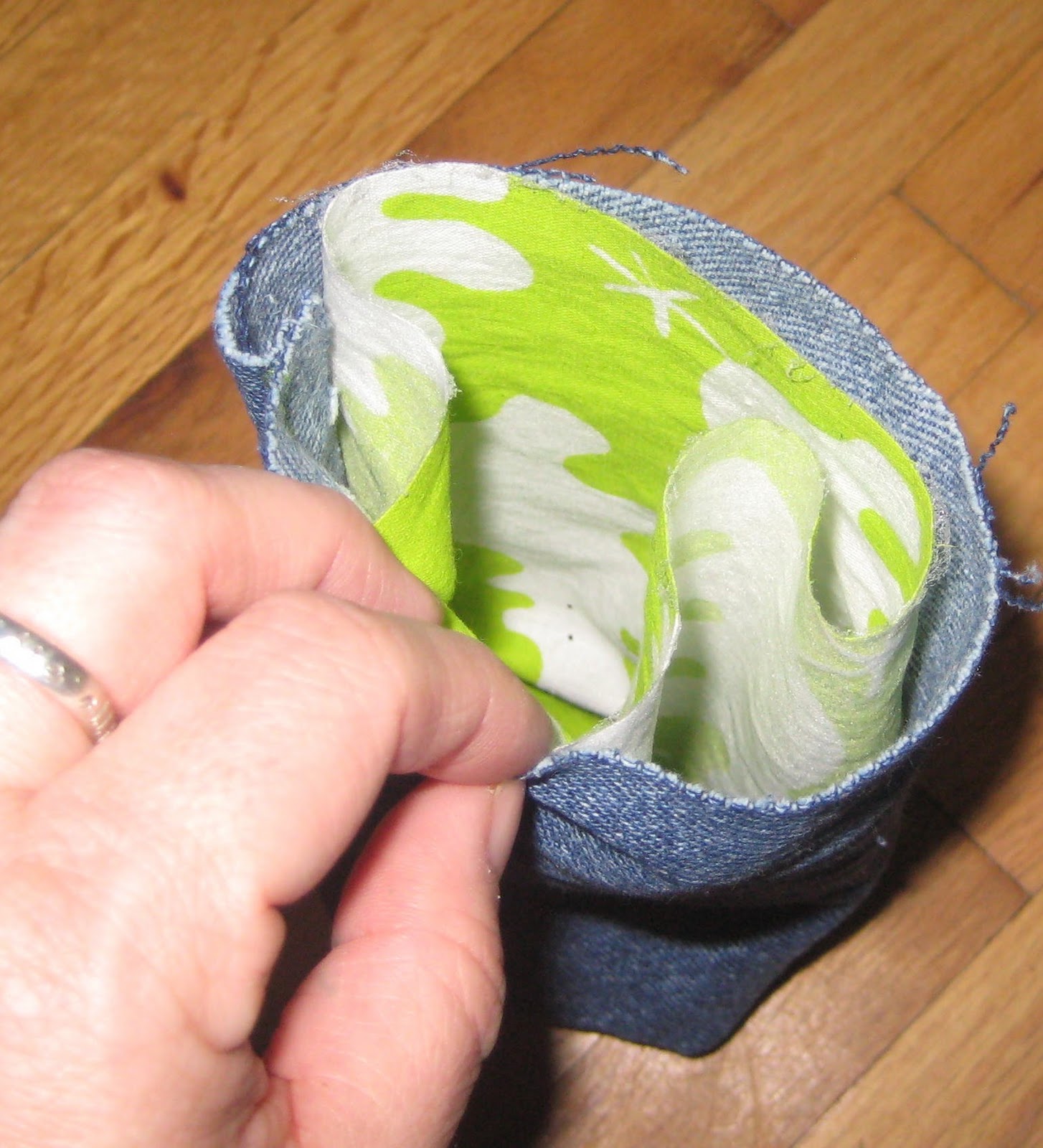 squeezing a minute How to Make a Fabric Storage Container a sewing