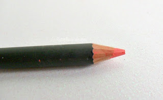 lip pencil in color tipsy