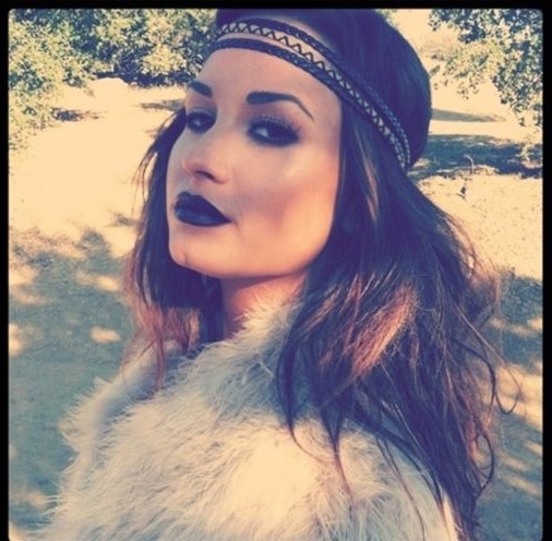 لعـبه خيااال بس ادخلو اولا  Demi+Lovato+-+Unbroken+booklet