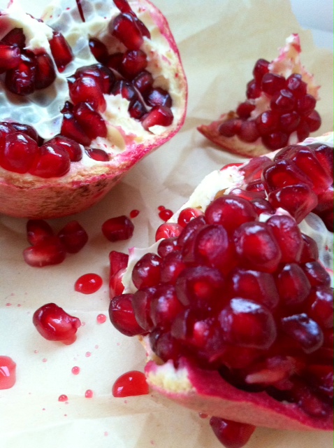 The 411- Pomegranates on Meatless Monday - Green With Renvy