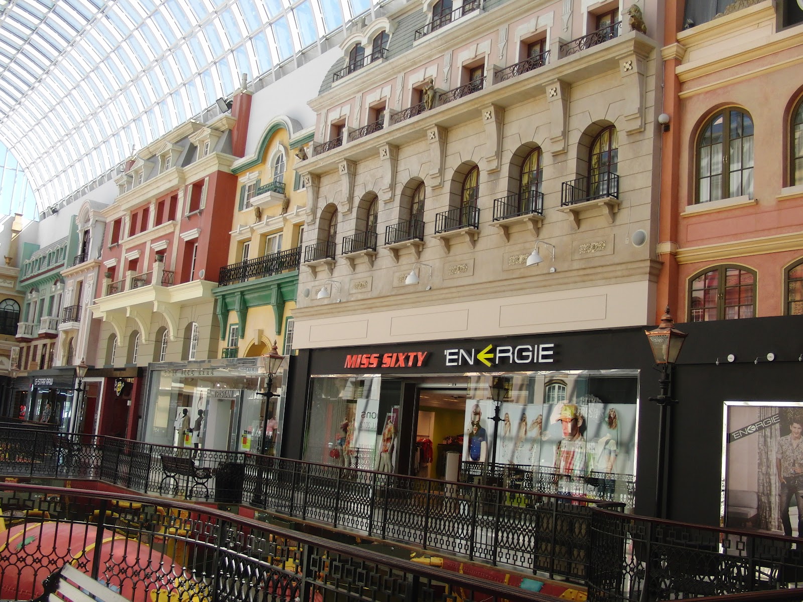 Home page West Edmonton Mall, Alberta Canada