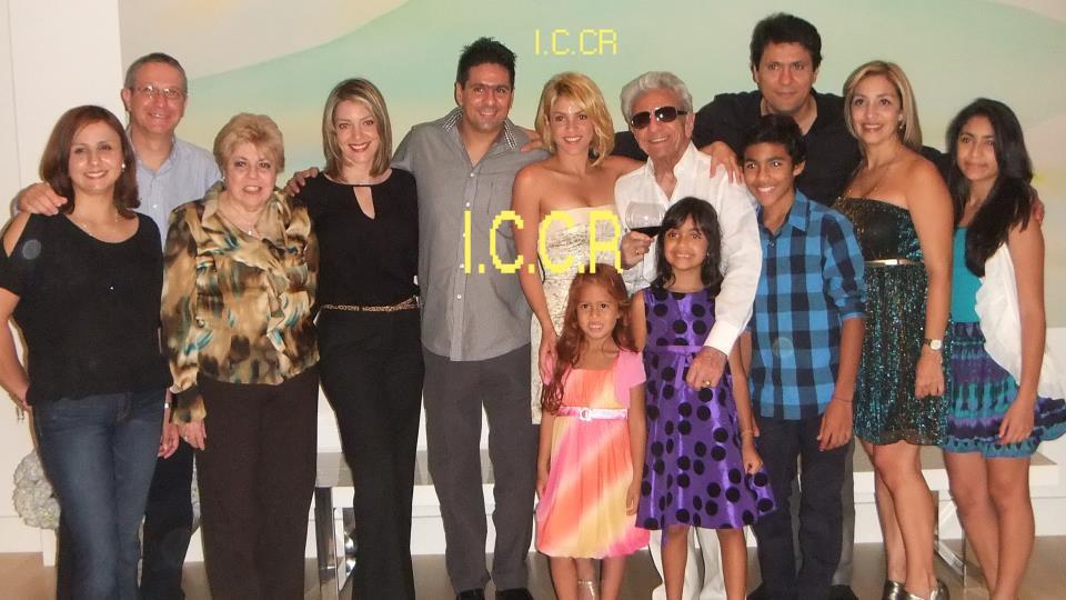 SHAKIRA GALLERY: Shakira junto a su Familia (31 Diciembre 2011)