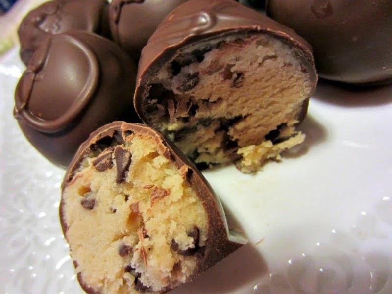 Renee's Kitchen Adventures:  Chocolate Chip Cookie Dough Truffles