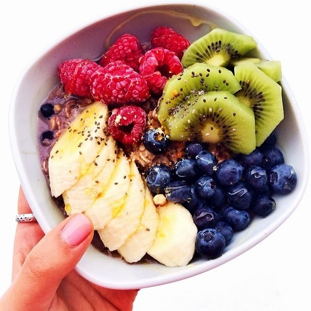 Real College Student of Atlanta Fruit + oats bowl {clean eating}