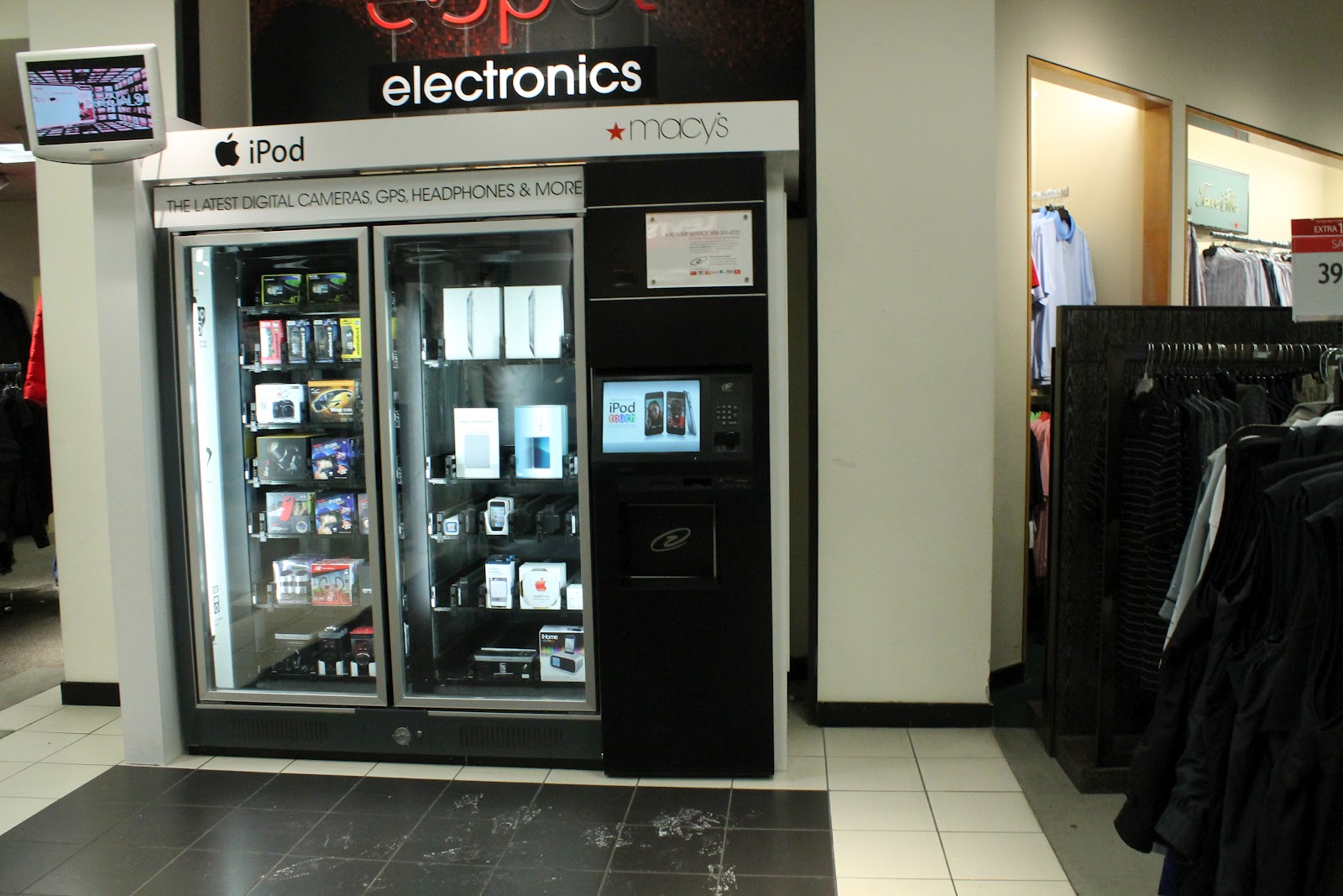 THE WIRED ONES Gadget vending machines...in a Macy's?