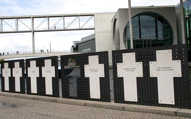 Nabil Aizat Bin Abdul Rahman Crossing The Berlin Wall