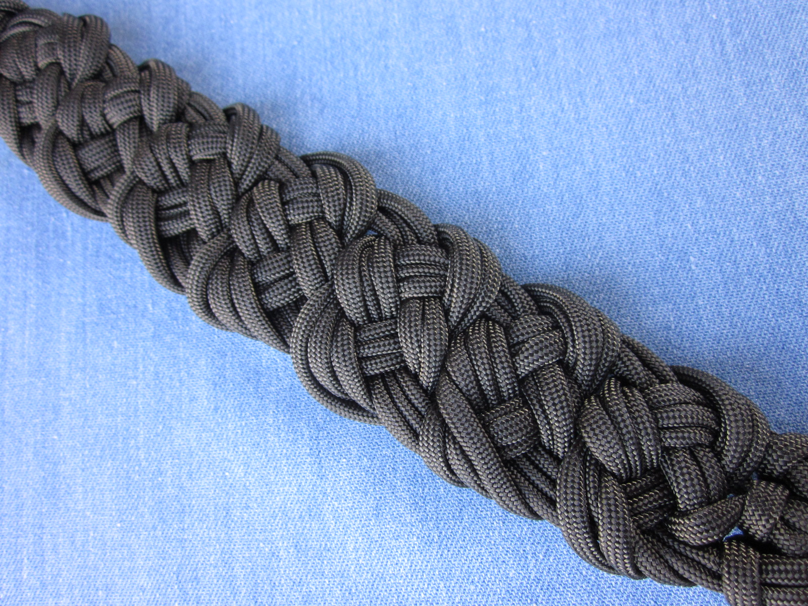 wearartbyjulie: Six Strand Celtic Knot Bracelet in Paracord