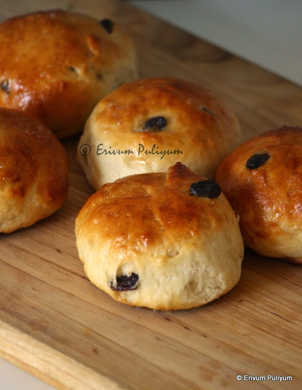 Erivum Puliyum Sweet Raisin buns Indian Bakery Buns (Step by Step Pics)