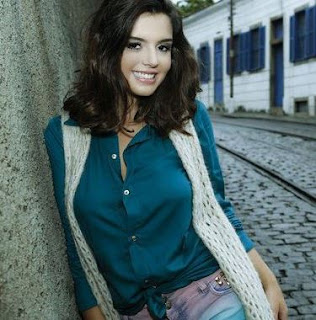 Roupas com estampas alegres e charme todo especial