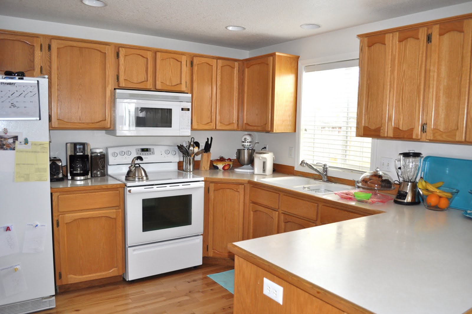 Suburbs Mama: Painting our Kitchen Cabinets