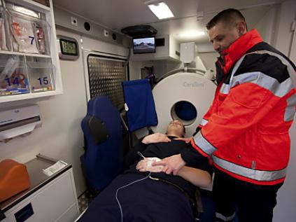 Más de 60 horas esperando una ambulancia para anciano con accidente cerebro  vascular