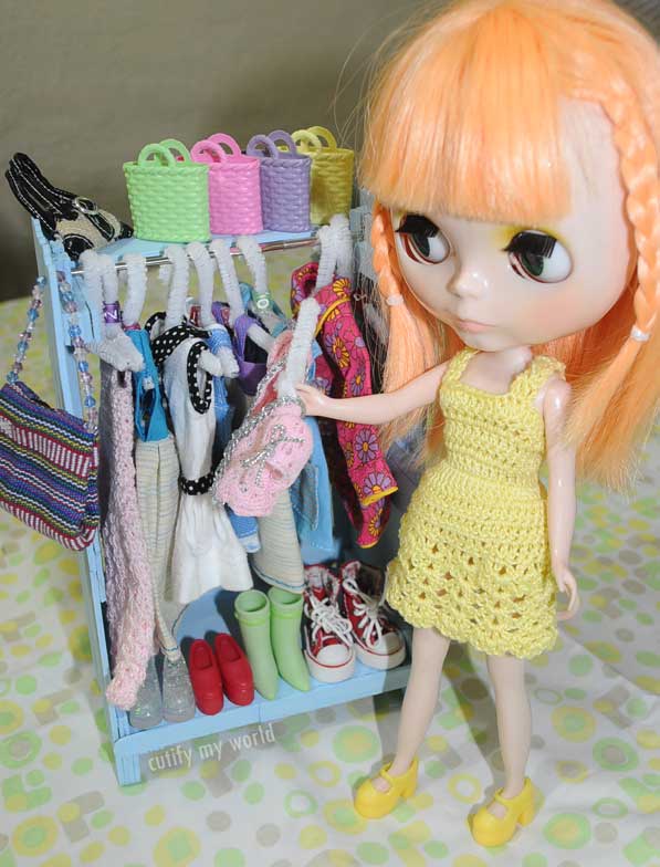 cutify my world Wednesday Blythe Dress Rack and Hangers DIY
