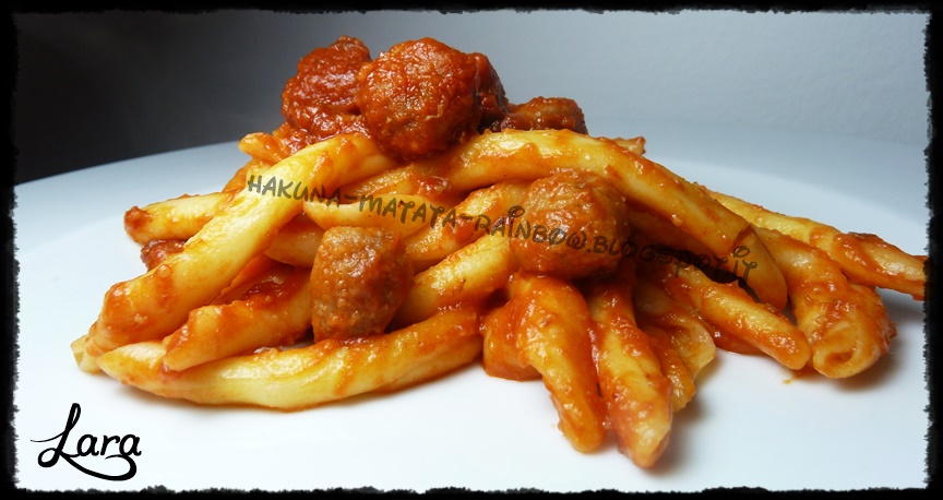 http://hakuna-matata-rainbow.blogspot.it/2014/04/scilatelle-con-polpette-e-sugo-piccante.html 