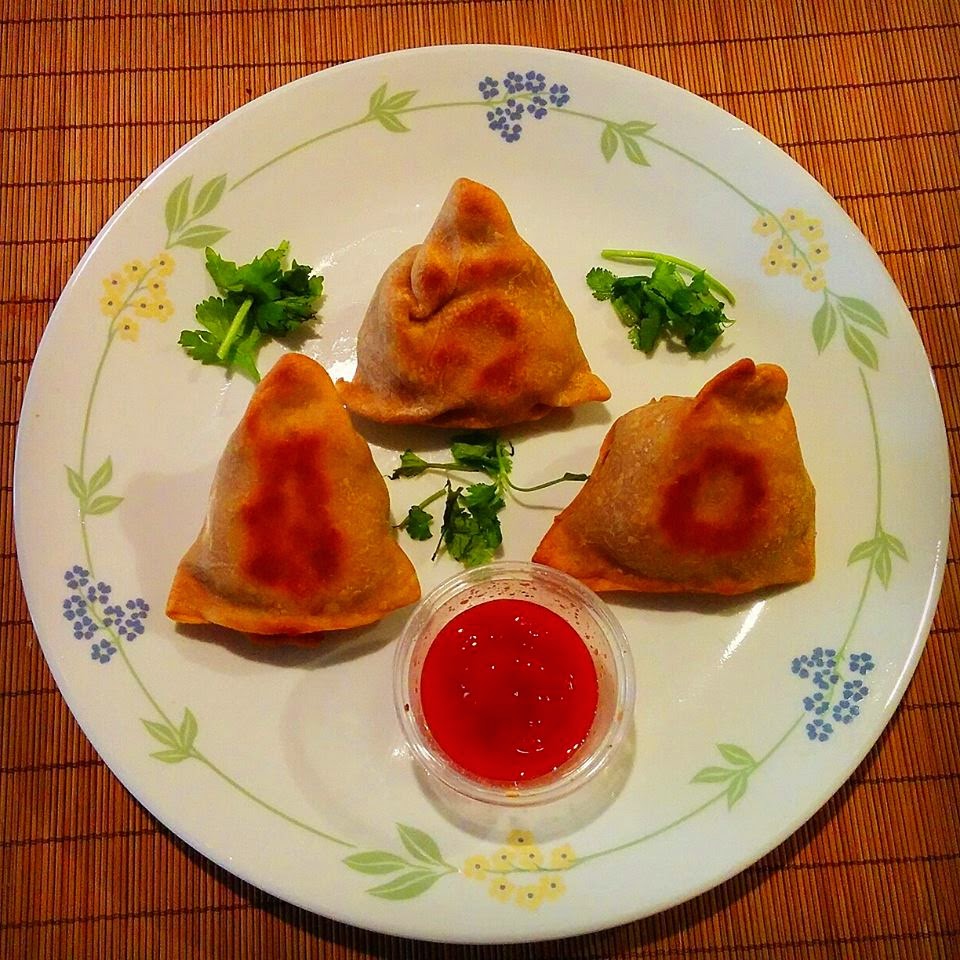 Healthy Baked Samosas with chana filling / Baked Triangle shaped pastry