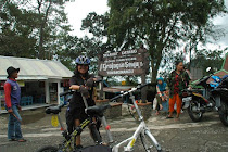 Di depan pintu masuk Grojogan Sewu